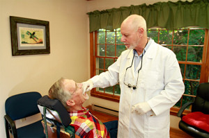 Fitting the dentures for precise comfort